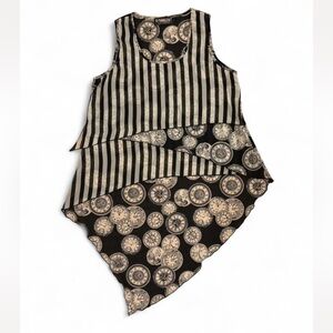 The Pyramid Collection Asymmetrical Tunic Top – Size Large